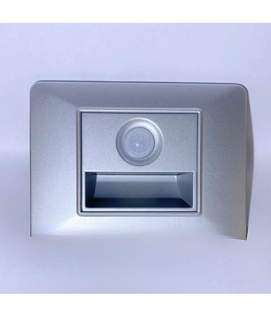 Segnapasso LED argento con sensore 1.6W luce bianca da incasso